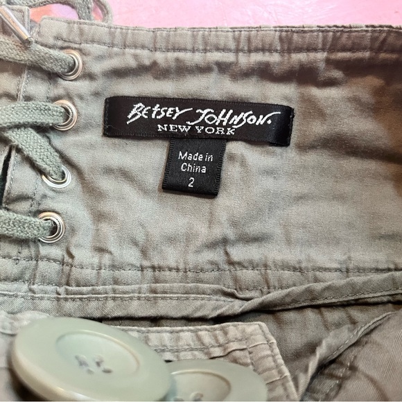 Betsey Johnson cotton pintucked low rise shorts in dusty sage - Picture 4 of 4
